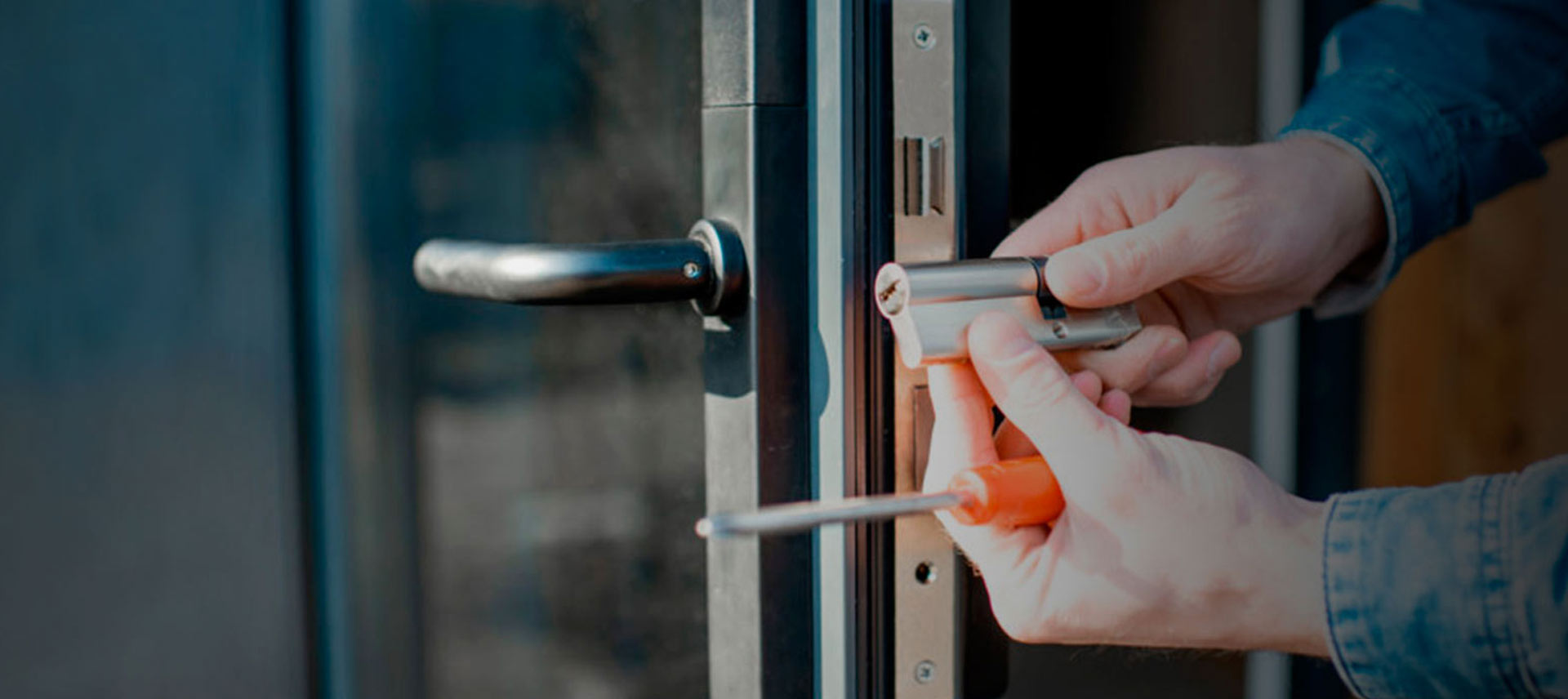 cerrajero hogar, seguridad para tu hogar, tranquilidad en tu casa, solución rápida y segura de cerrajeria, servicio confiable de cerrajería, cerrajero ituzaingo atención inmediata 